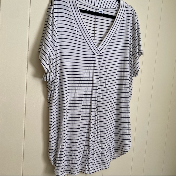 Old Navy VNeck Luxe Blue Striped Short Sleeve Top Plus Size - Picture 4 of 9